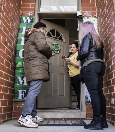 Hispanic Federation works with communities to help register to vote.